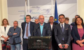 Депутатът Любомир Каримански посочи, че над 4 000  деца ще останат без личен асистент
