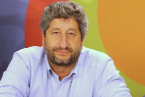 По-рано Христо Иванов заяви, че от неговата група нямат сериозни бележки по програмата. Очаква се тя да бъде публикувана по-късно през деня.