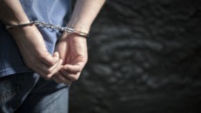 Във фаталната вечер двамата млади мъже се скарали. Впоследствие в спора се намесили и техните бащи. 
