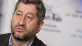 Христо Иванов смята, че трябва да се търси реконструкция на досегашното управляващо мнозинство. “Демократична България” ще предложи платформа, одобрена от досегашните им коалиционни партньори.

