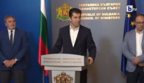 
Главният държавен здравен инспектор доц. Ангел Кунчев посочи, че продължава ръстът на заболяванията, но той е далеч от пиковите стойности преди няколко месеца.
