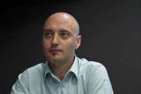 “Новото в законопроекта е разследващите правомощия на инспекторите и възможността да се обжалват отказите на прокуратурата да образува досъдебно производство и прекратяването на досъдебните дела,” поясни Славов.

