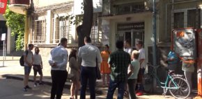 
Със Стоилов бяха над 30 души, избрани за делегати от основните партийни организации, но незачетени от „Позитано” 20.
