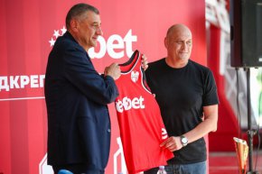 ЦСКА начело с изявени армейски легенди като старши треньора Росен Барчовски“, обявиха от екипа на букмейкъра.