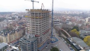 Делото започна преди повече от година, когато беше установено, че сградата се строи без валидни строителни книжа и строителното разрешение е изтекло.