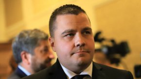 От "Има такъв народ" обаче все още държат на искането си нито Кирил Петков, нито Асен Василев да бъдат част от проектоправителство.