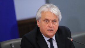 
Няма законово положение, което да отговаря на думите на Корнелия Нинова, че щяла да държи мандата, докато Рашков не бъде избран за шеф на КПКОНПИ