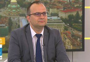 
Според него по този начин може да се реализира спестяване от поне 15%. „Работи се по тази идея. Надявам се КЕВР скоро да имат готов продукт”, посочи Димитров.
