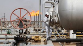 В момента средно в ЕС са запълнени около 60% от хранилищата на синьо гориво, в България - от една-трета до 40 на сто, но точната информация у нас е тайна, която правителството кой знае защо пази.