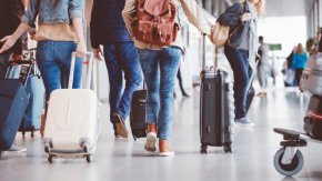 
В клас "В" се включват стаите и апартаментите за гости, които извършват хотелиерска дейност, след регистрация в Националния туристически регистър