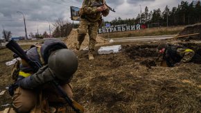 Миналата седмица швейцарското правителство отхвърли искането на НАТО да лекува ранени украински войници, като се позова на позицията си за неутралитет, съобщават местни медии.
