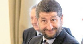 Пред журналисти в парламента Христо Иванов обяви, че ще направят предложение към "Продължаваме промяната" за общо явяване на предсрочните избори.