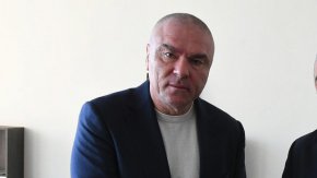 Според източници от сектора причините са по-скоро в тежкото положение в момента на пазара на горива и почти невъзможният внос на алтернативни горива и ниските маржове, на които да се работи.