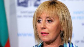 

След нея документи за участие в парламентарния вот внесоха и от партия "Истината и само истината". Формацията е учредена през юни тази година.