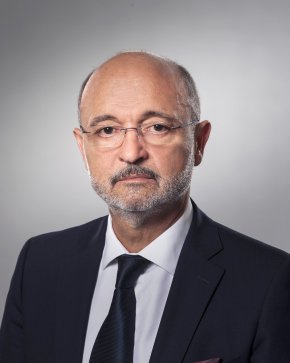 Лекарите, които в момента ваксинират, ще получат парите си със задна дата, увери служебният здравен министър.