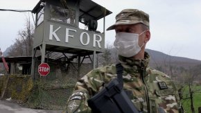 Искаме да уверим всекиго, че KFOR са готови да се намесят, ако това бъде необходимо, се казва в оповестения отговор.