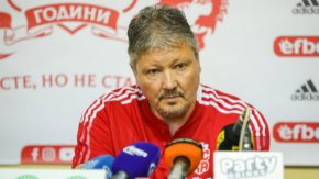 "Рано или късно ще има един ЦСКА. Как ще стане юридически, не мога да кажа. И този ЦСКА ще бъде на феновете и за феновете", каза Пенев на брифинг преди мача на неговия отбор срещу Локомотив София.