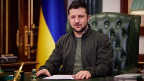
"За Украйна Крим е част от нашия народ, нашето общество, общност от хора, на които гарантираме свободата", продължи той.