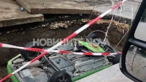 
Екипи на Пътна полиция и пожарната успяха да извадят автомобила от дълбокия изкоп

 