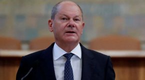 Германският канцлер призова и за по-нататъшно разширяване на Европейския съюз, за да включи в крайна сметка Украйна, Молдова и Грузия.