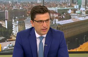 По думите му „абсолютно доказателство”, че разходите, които са направени по време на правителството на ПП са съгласно възможностите на страната, е това, че държавата е оставена с излишък в хазната