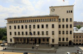 Външните задължения на Централната банка са над  2,1 млрд. евро (2,7 на сто от БВП). Те се повишават с 1,271 млрд. евро (153,2 на сто) спрямо края на юни 2021 г.