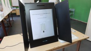 На три приблизително равни дяла е разпределено отношението към новия служебен кабинет