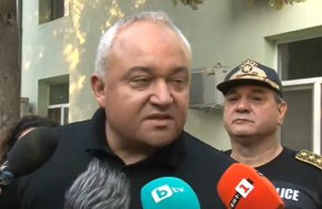 "На различно ниво са проверките - до към среден състав ръководен. Основно в регионалните дирекции по места", допълни той.