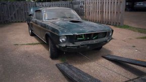 
Въпреки рядкостта и високата си стойност, този автомобил несъмнено е преживял много по-добри дни, като за предпочитане е да няма изобилие от ръжда и прах.
 