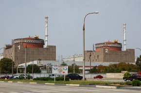 По време на посещението си в централата миналия четвъртък генералният директор на организацията Рафаел Гроси заяви, че МААЕ ще продължи да присъства там.