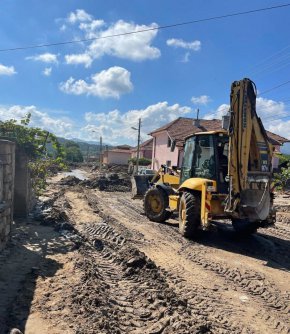 
Създадена е организация и социалните служби ще съдействат на пострадалите от наводнението да подадат своите заявления за получаване на еднократната финансова помощ от държавата в нейния максимално допустим размер