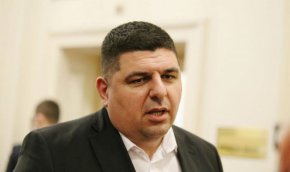 
Ивайло Мирчев бе помолен да коментира и темата за шистовия газ, повдигната при посещението у нас на бившия държавен секретар на САЩ Майк Помпео и страховете на хората от “житницата на България” – Добруджа от сондажи