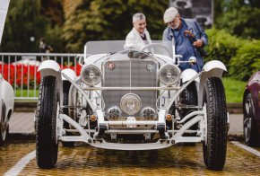  Близо 300 ретро автомобила, включително уникални модели, произведени в много малко бройки