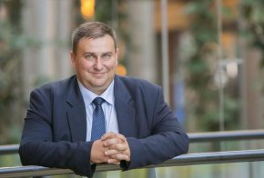 Освен ареста на бившия премиер, Радев посочи и действията на МВР по места по време на изборите миналата година, включително съставянето на предупредителни протоколи и претърсвания.