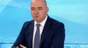 

Той поясни, че целта е да се удвои броят на сертифицираните плажове.
