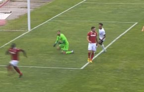 Това се прави с цел сигурността на запалянковците, а клубовете често отнасят глоби за неспазване на това условие.