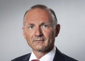 По повод на обсъждания таван на цената на газа от Русия Христов коментира, че все още няма конкретни изисквания на ЕС. "Очакваме от ЕК конкретното предложение с конкретните цифри. За момента такова официално не сме получили", обясни той.