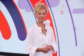  Миналия сезон тя редеше парчетата живот на някои бележити българи, а в този се впусна в ново приключение