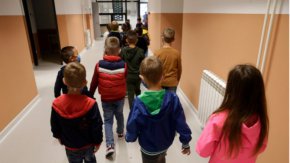 Предстои да се реши и въпросът с ваксинацията на украинските деца, каза областният управител Мария Нейкова