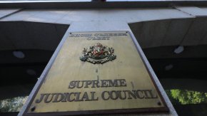 
Подобно възнаграждание би намалило неимоверно разликата в заплатите на младшите магистрати и магистратите на районно ниво