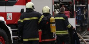 Евакуират хората от хотела.