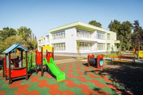 Поздравявам кметът на района г-н Ивайло Цеков, който работи изключително активно по програмата за изграждане на детски градини