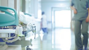 Дългата все още карантина – цяла седмица на фона на минаване на симптомите за 2-3 дни в повечето случаи, кара хората да не споделят с властите проблема си.