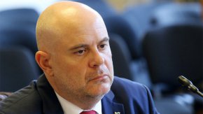 Главният прокурор атакува в Конституционния съд текст от Наказателния кодекс, приет преди  пет години. Става дума за законова разпоредба,  според която "превозното или преносното средство, послужило за превозването или пренасянето на предмета на престъплението, се отнема в полза на държавата, дори и когато не е собственост на дееца".
