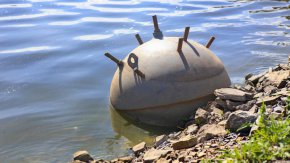Екипът с ръководител капитан III ранг Димитър Стоянов и група водолази, взриви мината при стриктно спазване на мерките за безопасност, съгласно нормативните документи.

