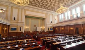 
Като първа стъпка за намаляване щетите от кризата за хората и бизнеса, с промени в Закона за енергетиката “Демократична България” ще предложи механизъм за компенсиране на високите сметки за газ на домакинствата и бизнеса, както и въвеждане на дефиниция за енергийна бедност