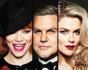  Домът на Бонд е режисиран от Марк Джофи.
