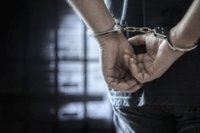 В столичния квартал "Христо Ботев" се проверяват 15 адреса във връзка със сигнали за купуване на гласове. Има задържани, съобщи NOVA.

