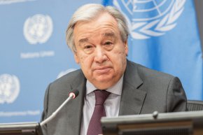 
В основния документ на ООН генералният секретар е определен като "главен административен служител на Организацията", се напомня в изявление. "Административните функции не дават право на генералния секретар да прави политически изявления от името на ООН като цяло - тъй като тя принадлежи на държавите членки - още по-малко да тълкува еднолично нормите на Устава и документите на Общото събрание. "