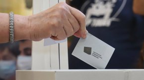 Със сигурност има умора, но това е нашата възможност да влияем в политическата система", коментира социологът. 